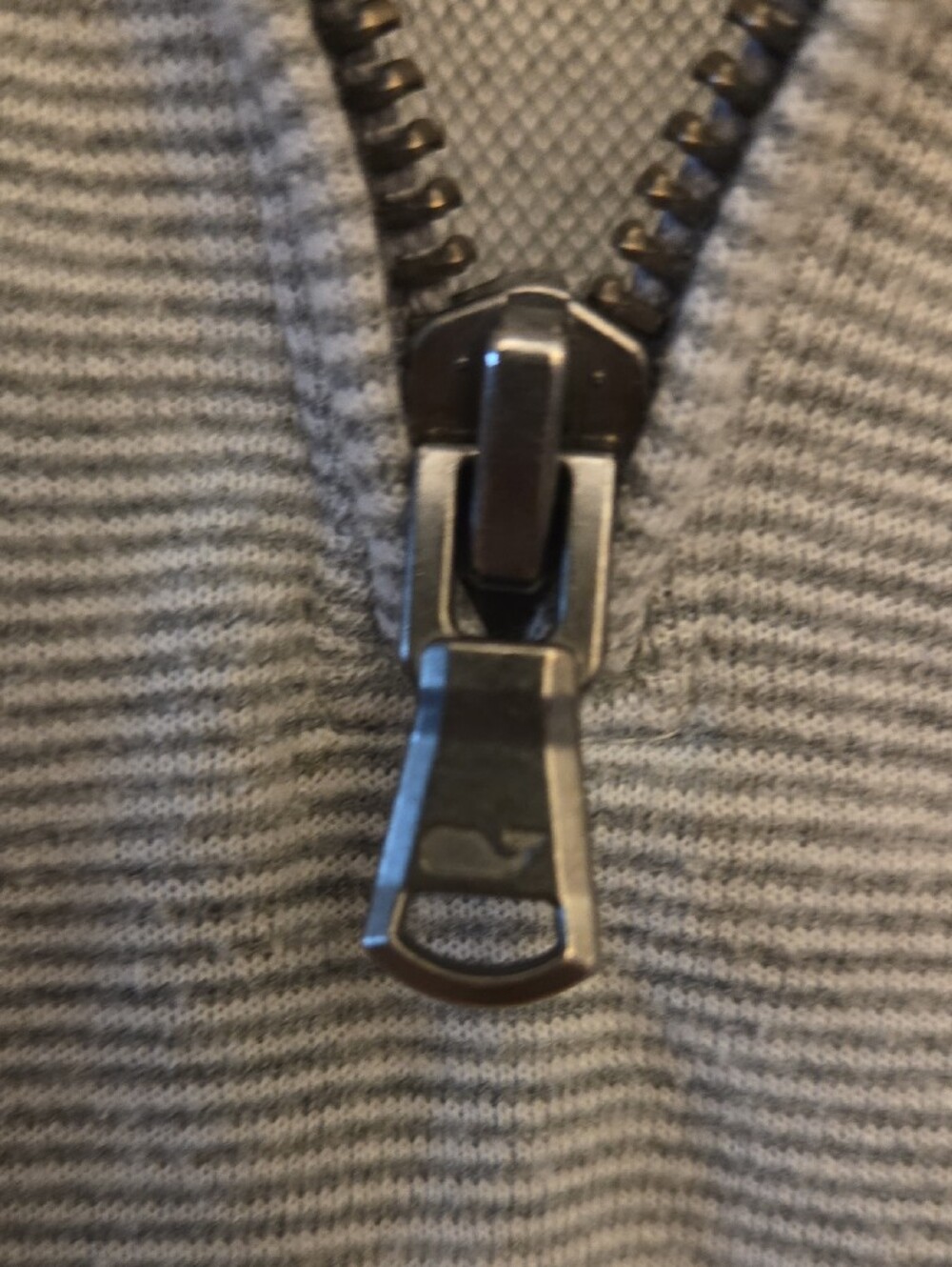 Vineyard Vines Men’s Heather Gray Half-Zip Pullover - Picture 4 of 8